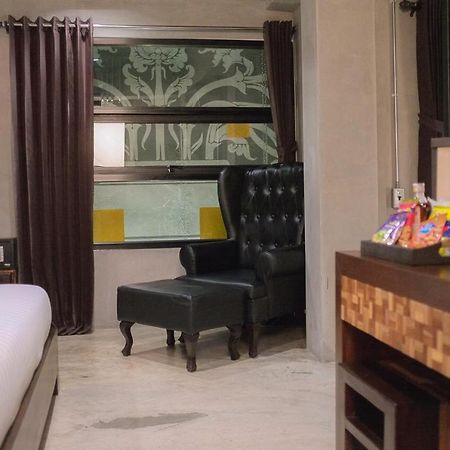 Thapae Loft Hotell Chiang Mai Exteriör bild