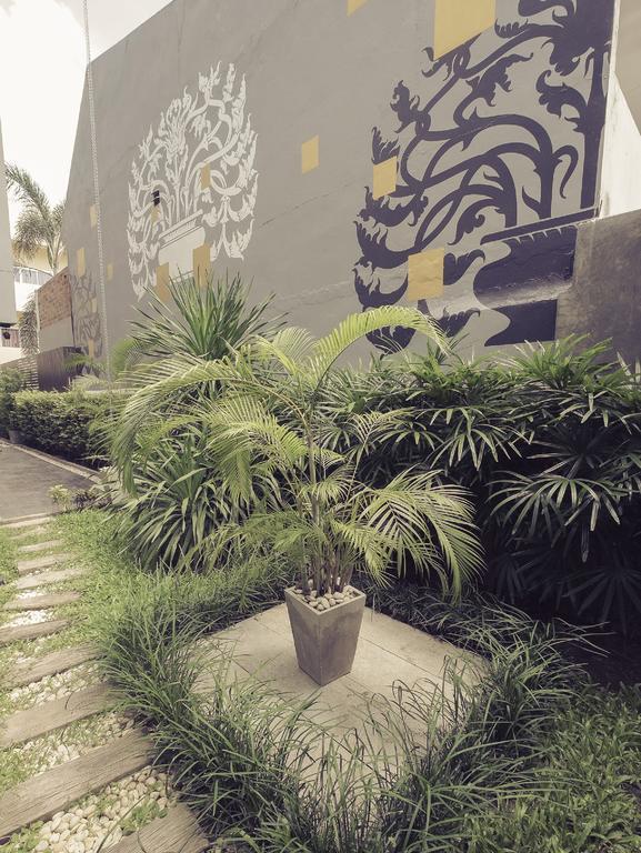 Thapae Loft Hotell Chiang Mai Exteriör bild