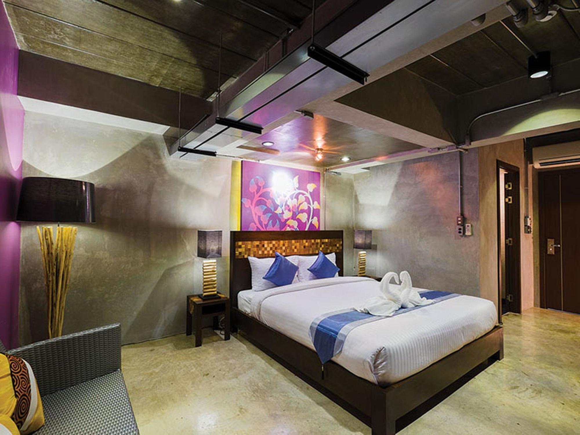 Thapae Loft Hotell Chiang Mai Exteriör bild