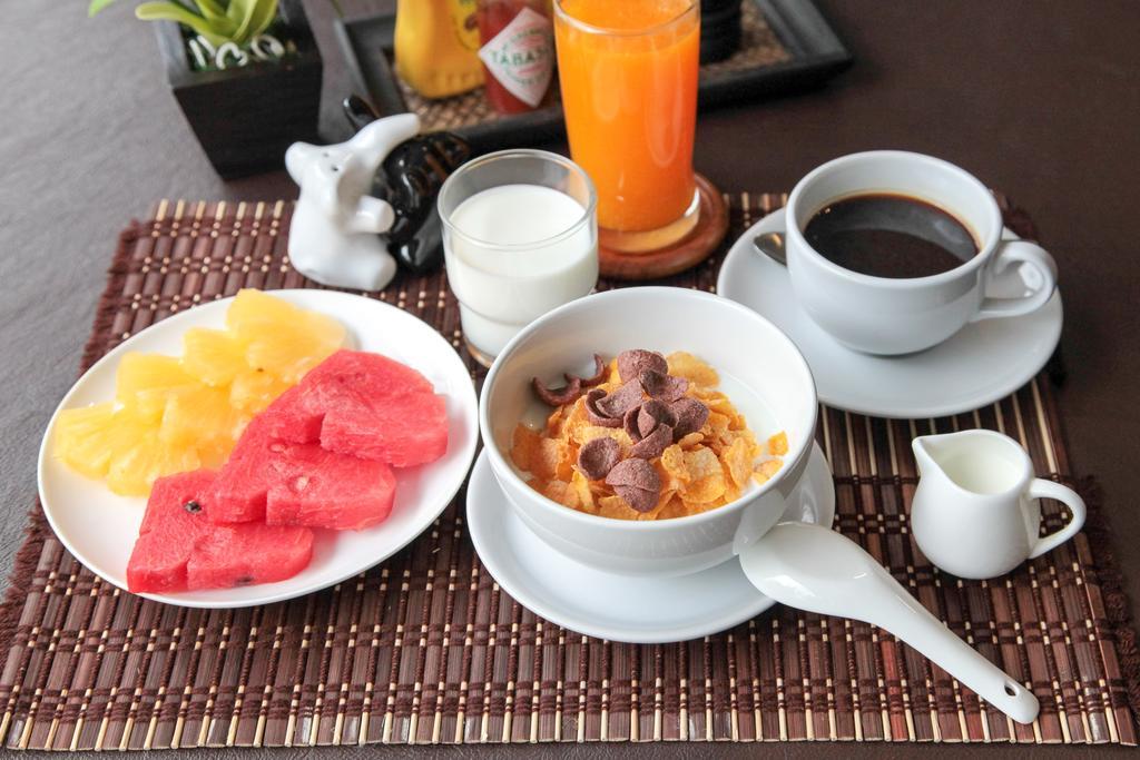 Thapae Loft Hotell Chiang Mai Exteriör bild