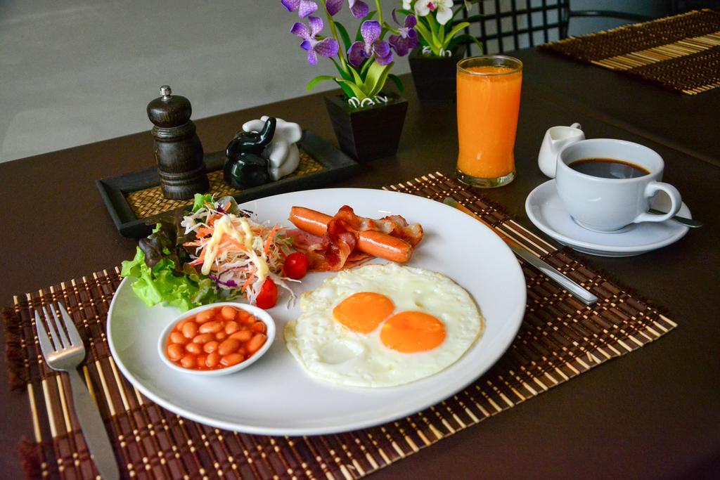 Thapae Loft Hotell Chiang Mai Exteriör bild