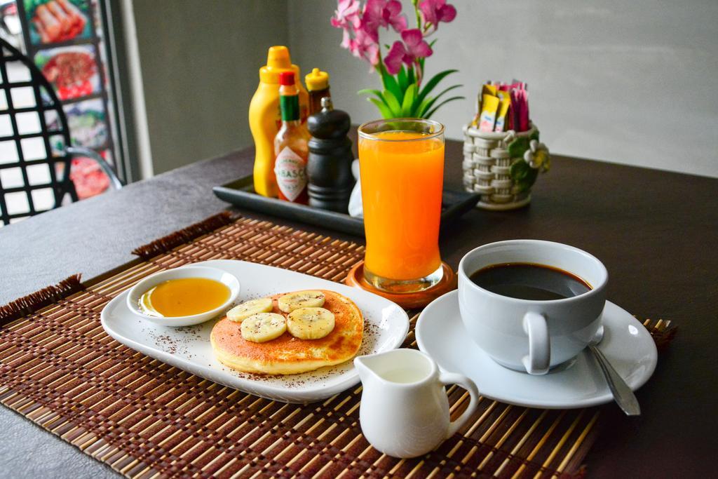 Thapae Loft Hotell Chiang Mai Exteriör bild
