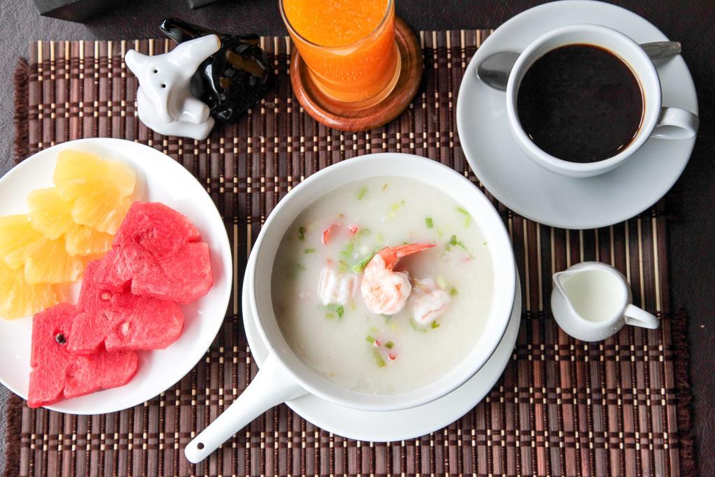 Thapae Loft Hotell Chiang Mai Exteriör bild