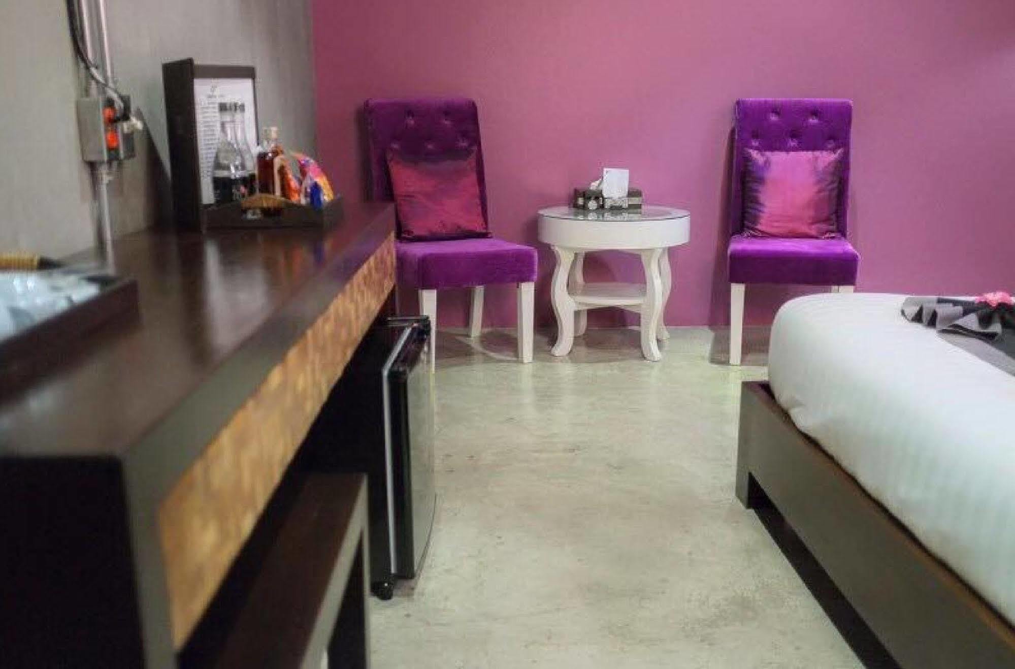 Thapae Loft Hotell Chiang Mai Exteriör bild