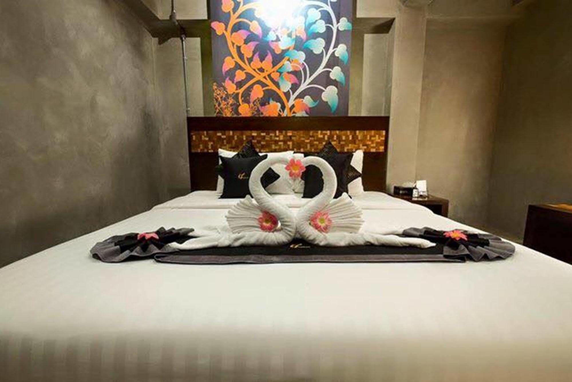 Thapae Loft Hotell Chiang Mai Exteriör bild