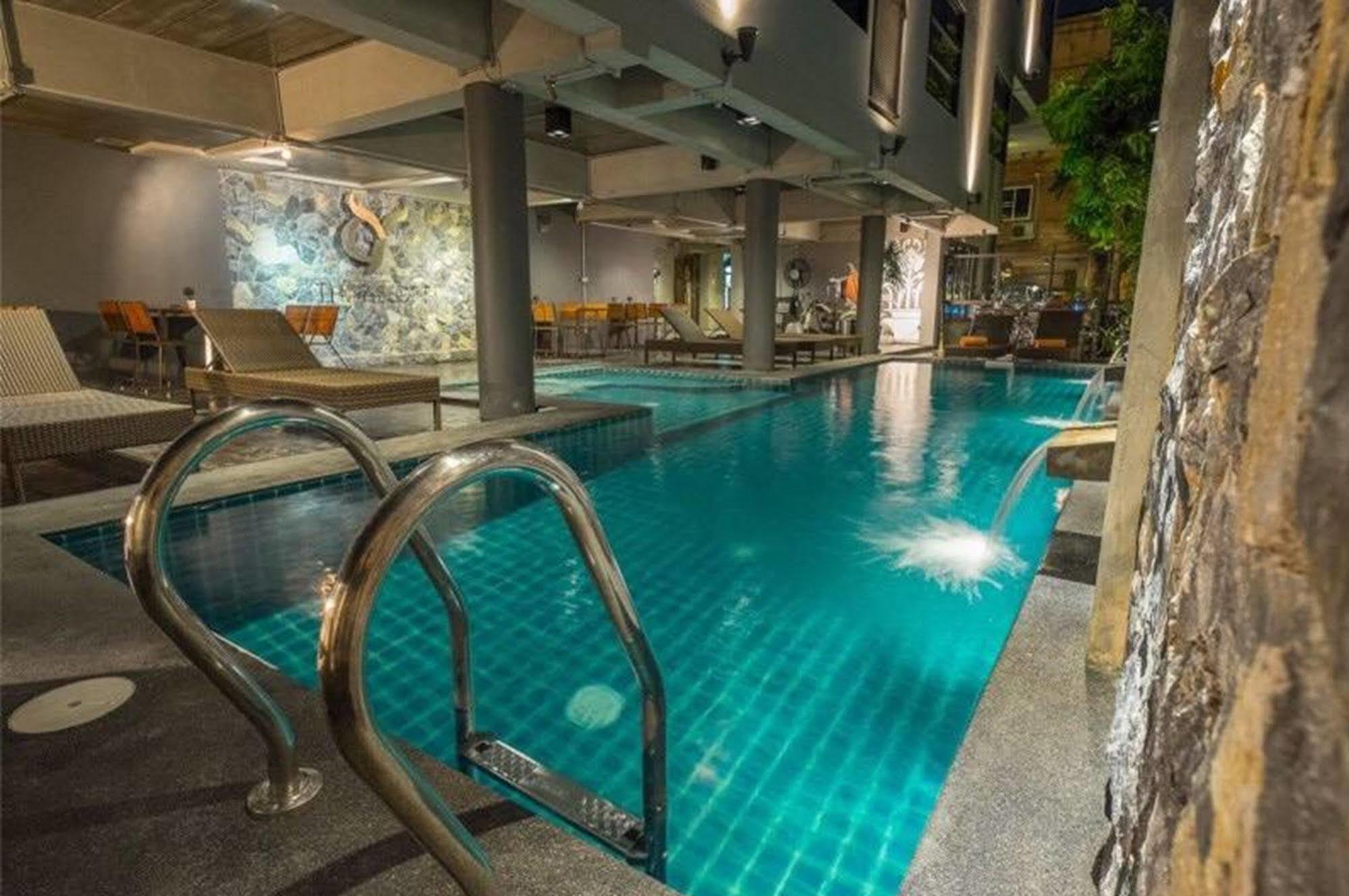 Thapae Loft Hotell Chiang Mai Exteriör bild