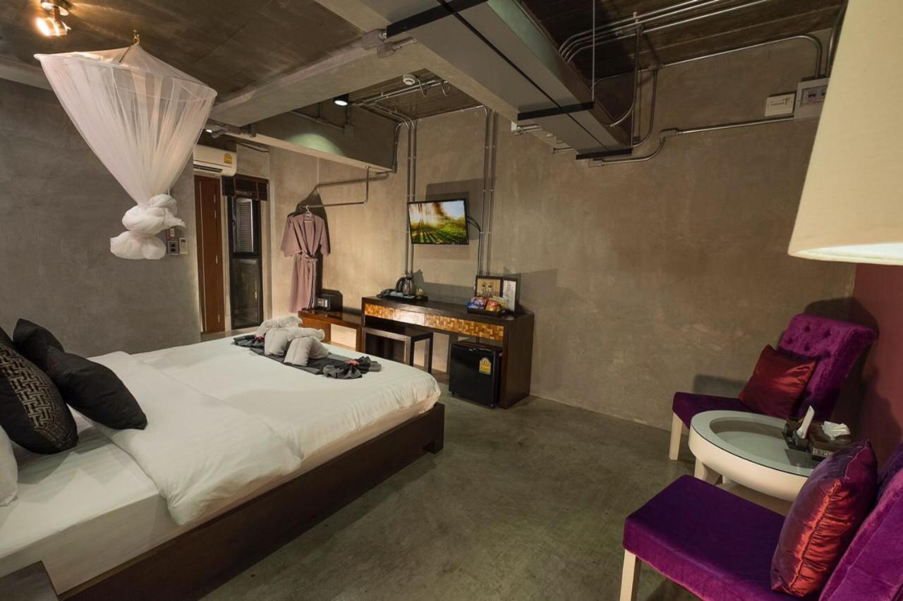 Thapae Loft Hotell Chiang Mai Exteriör bild